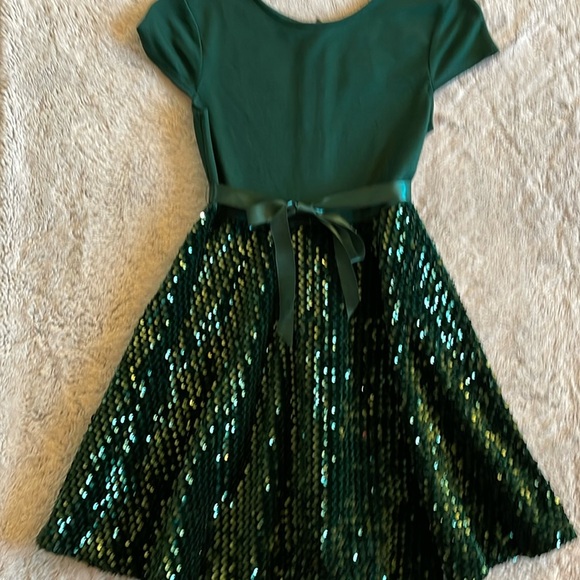 Xtraordinary sequined Holiday Dress, Size 8 Green Special
Occasion - Picture 1 of 6